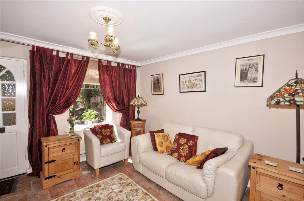Property photo 2 of 8