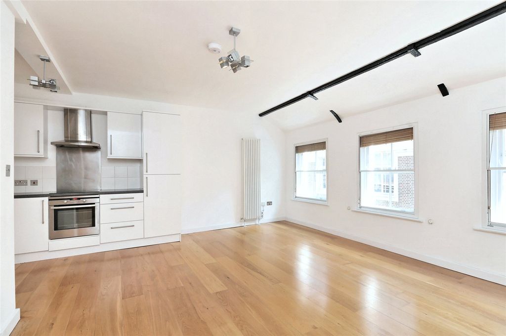 Property photo 1 of 8 Beak Street