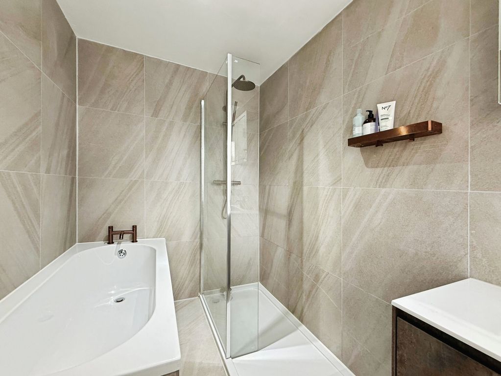 Property photo 3 of 7 Bathroom
