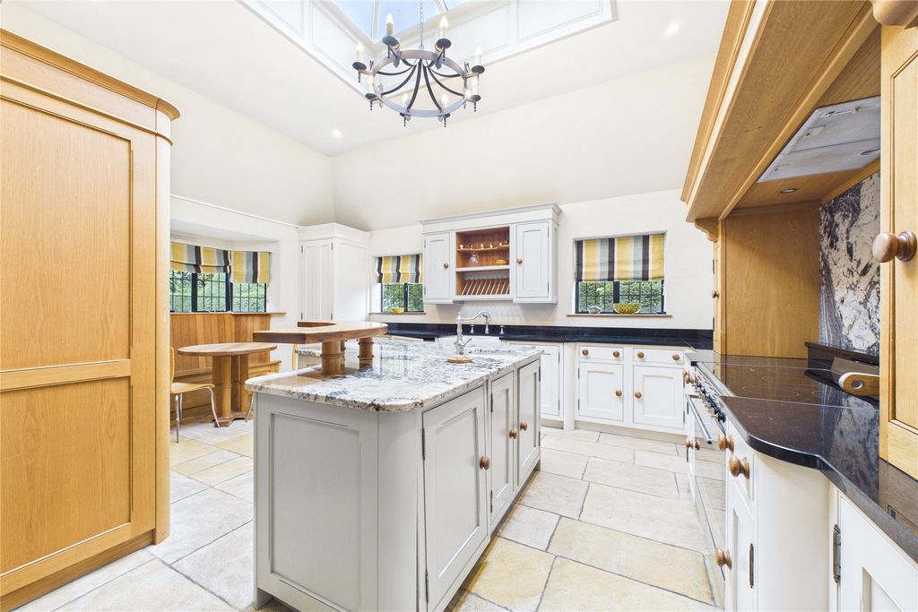 Property photo 2 of 16 Picture No. 17