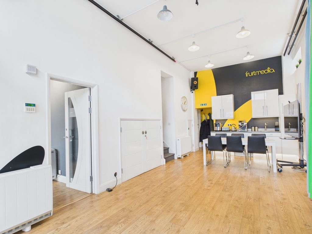 Property photo 1 of 11 Photo 4