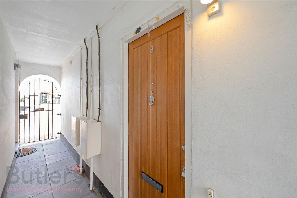 Property photo 2 of 17 Eden Place 8-002_Wm.Jpg