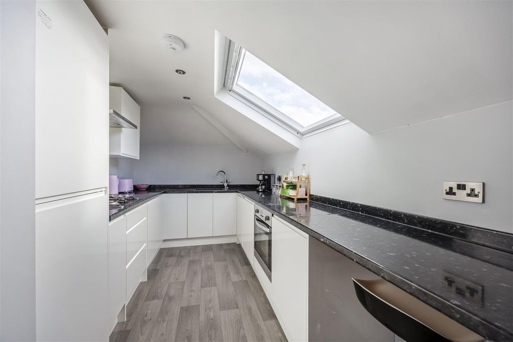 Property photo 3 of 10 Kitchen