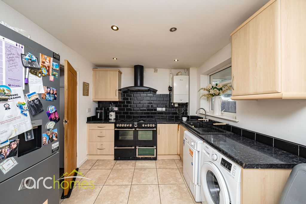 Property photo 3 of 28