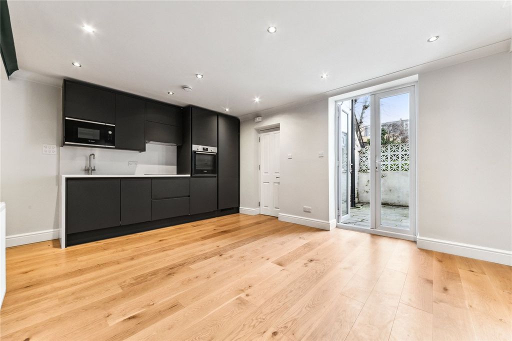 Property photo 1 of 11 Kitchen-Reception