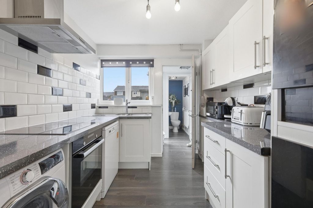 Property photo 1 of 14 Fitted Kitchen