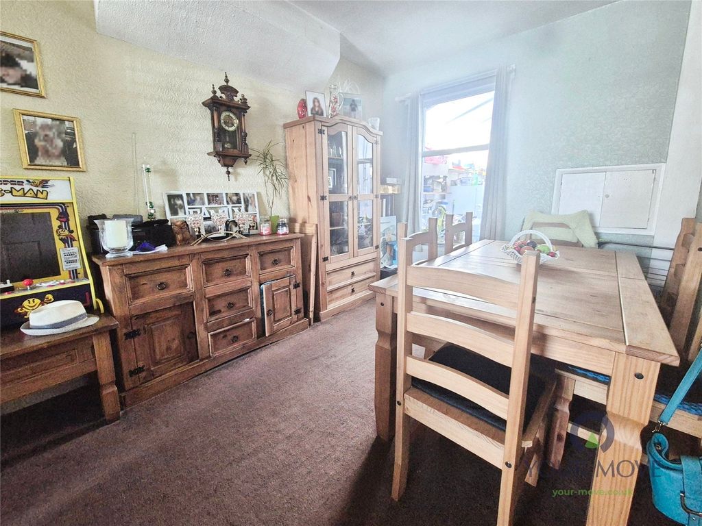 Property photo 3 of 19 Dining Area