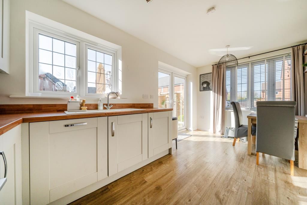 Property photo 3 of 19 Kitchen/Dining Room