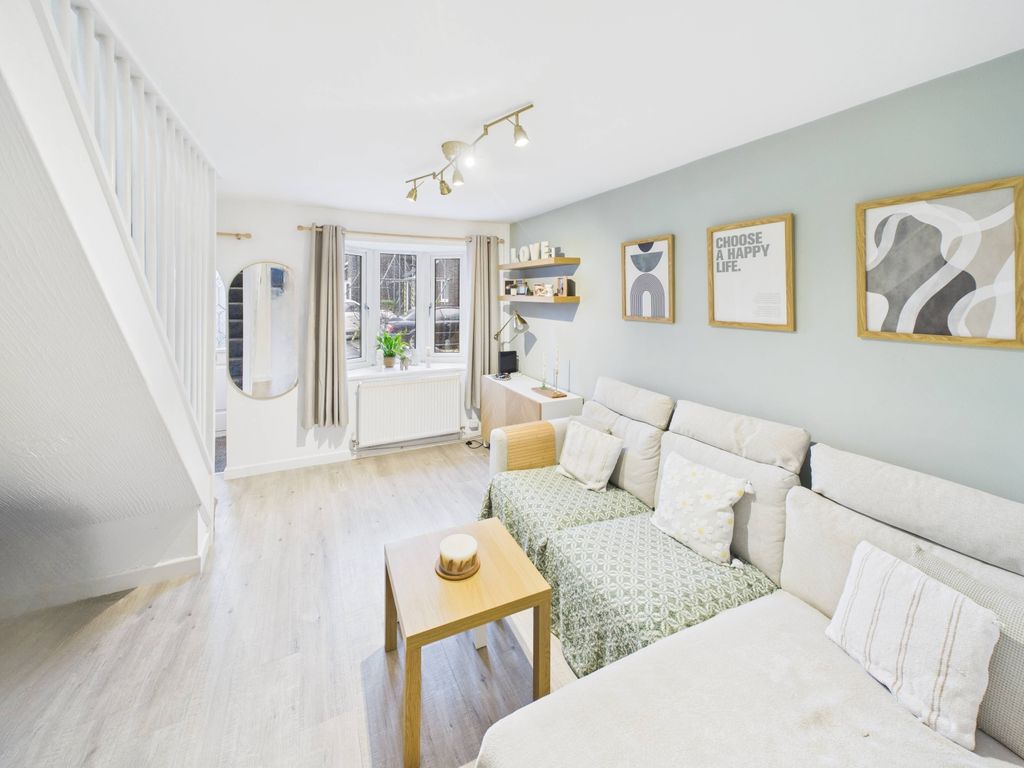 Property photo 2 of 12 Cam02093G0-Pr0062-Still003