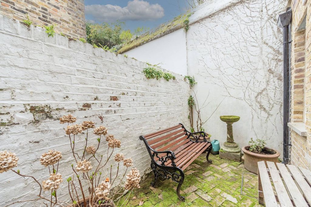 Property photo 1 of 8
