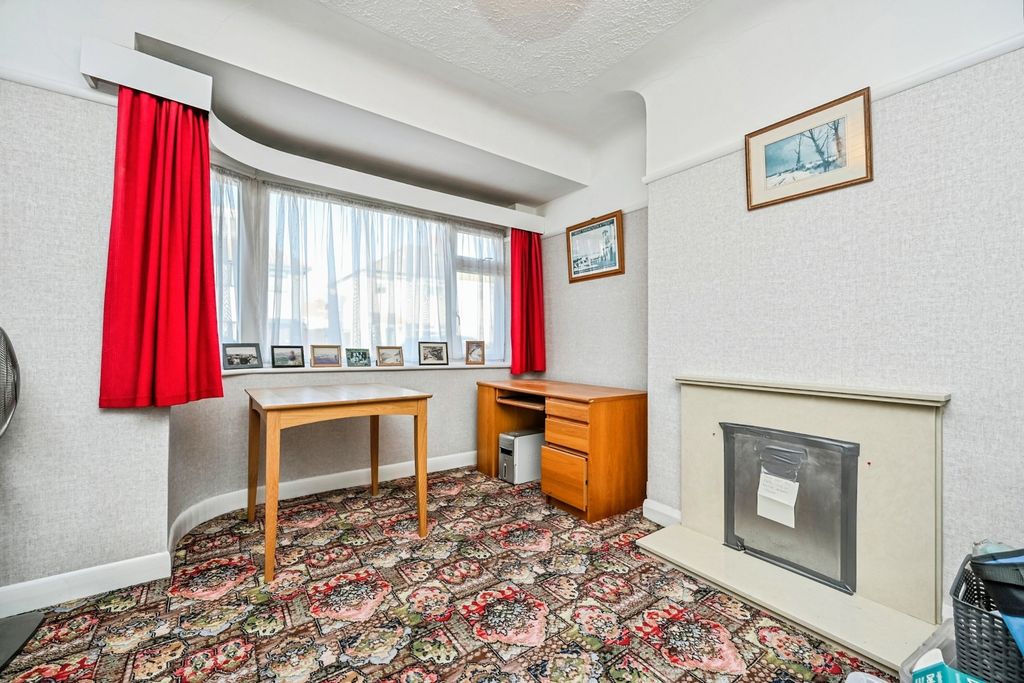 Property photo 3 of 11 Photo