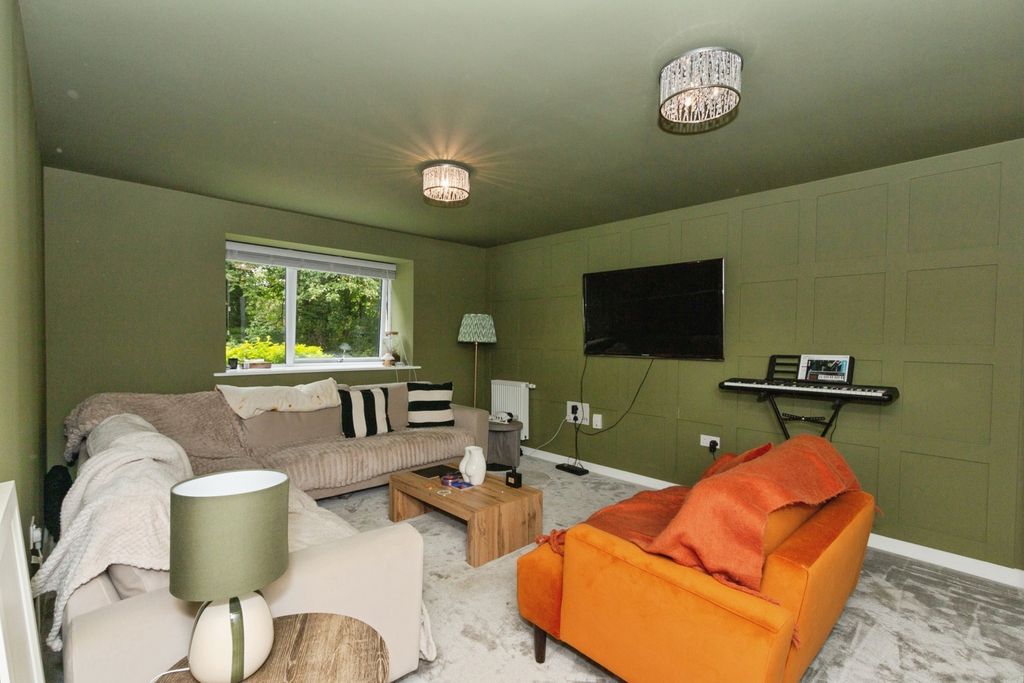 Property photo 3 of 19 Photo