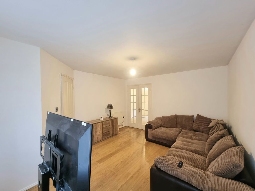 Property photo 3 of 21 Lounge