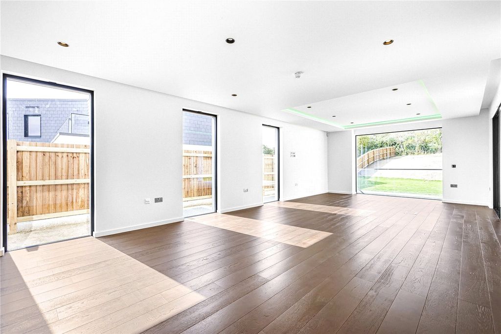 Additional image 9 of 6 bed detached house to rentRosebury Close, Goffs Oak, Waltham Cross, Hertfordshire EN7