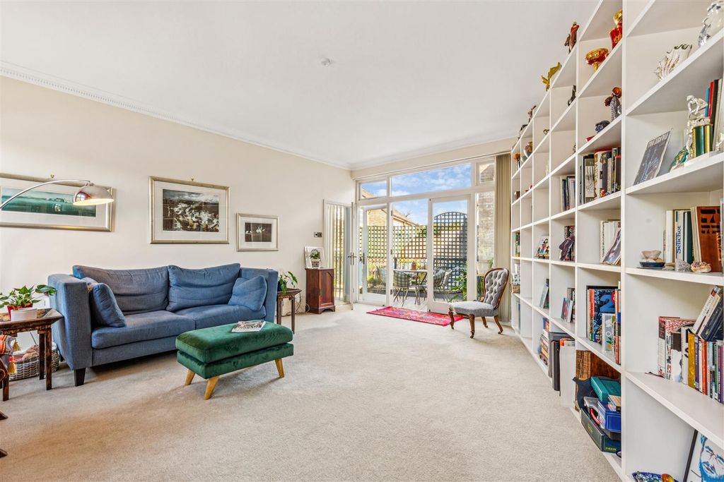 Property photo 3 of 15 Thames Road, Chiswick, London W4