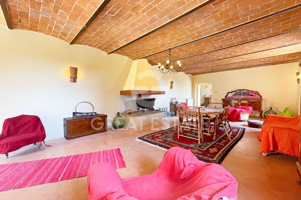 Property photo 2 of 31 Interiors