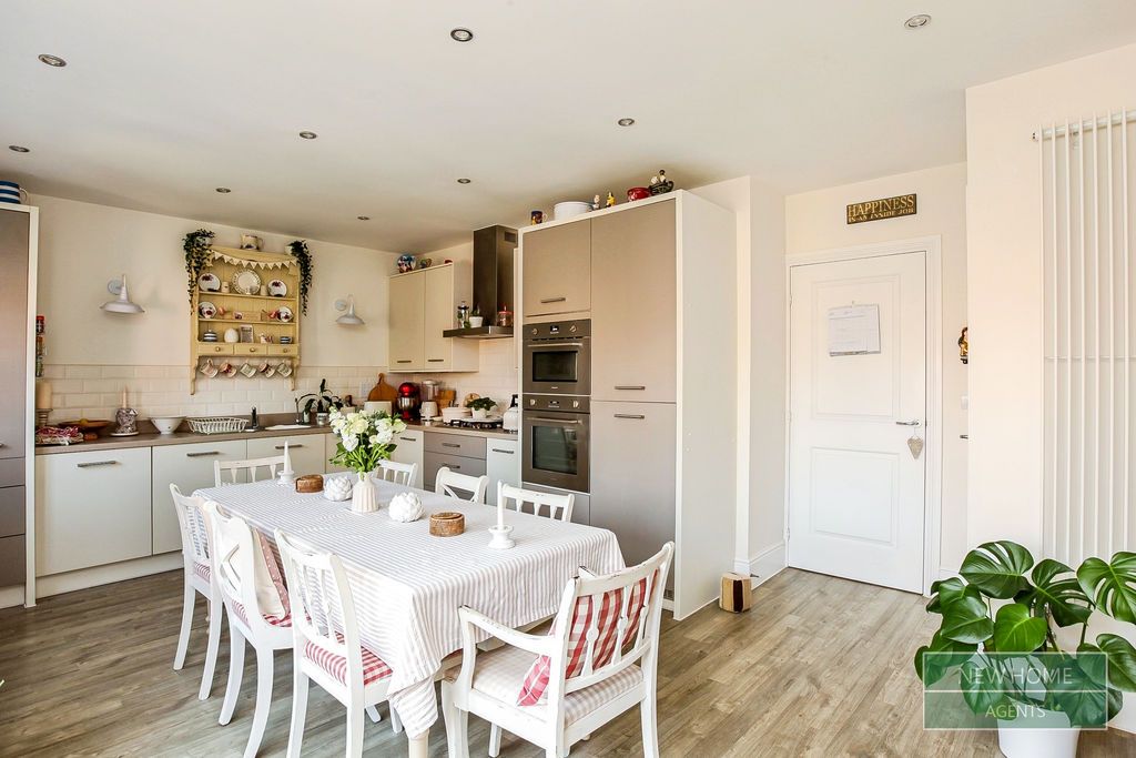 Property photo 2 of 20 Photo 11