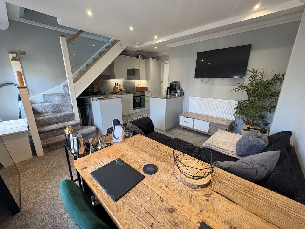 Property photo 1 of 10 Living Room