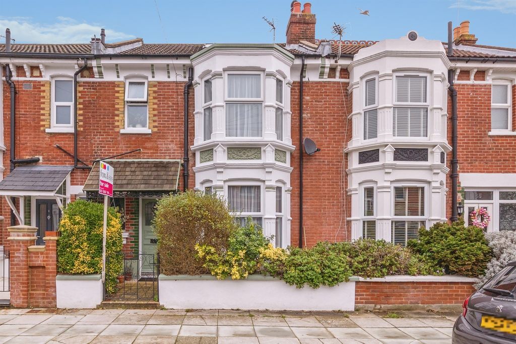 Property photo 1 of 18