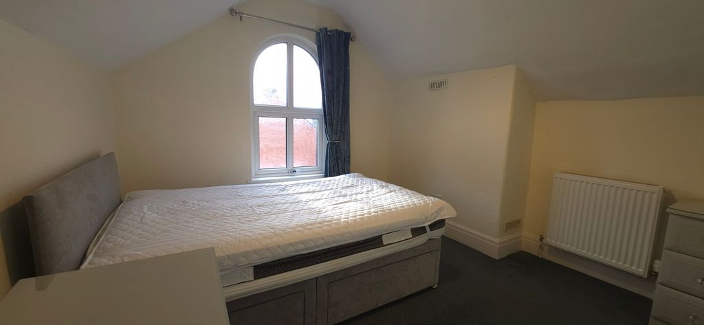 Property photo 1 of 7 Bedroom