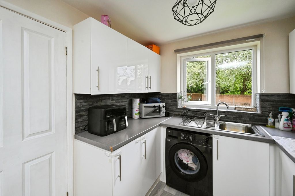 Property photo 2 of 18 Kitchen
