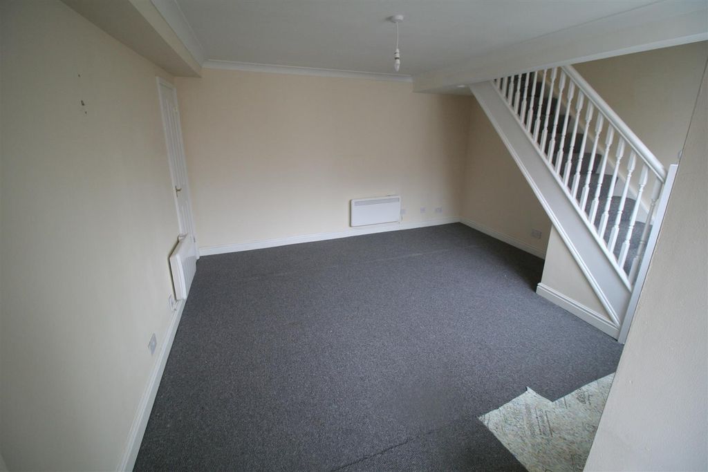 Property photo 2 of 7 Living Room