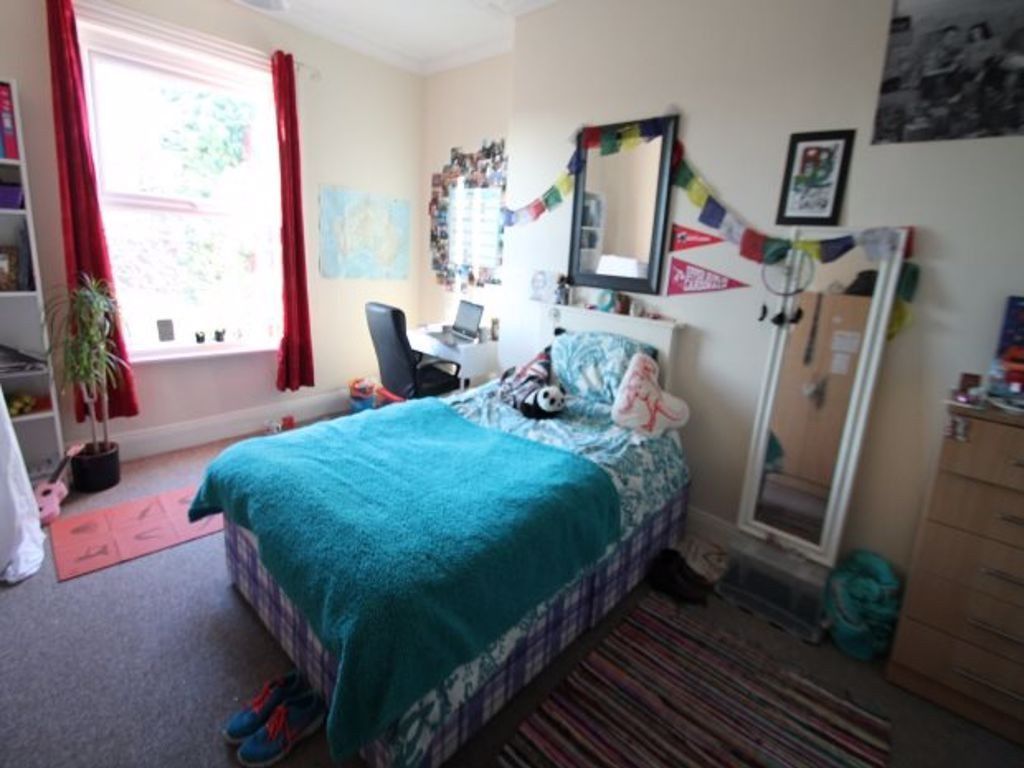 Property photo 2 of 8 A Cozy And Well-Maintained Student Bedroom With A ...