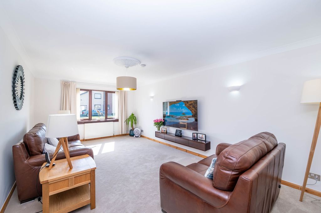 Property photo 2 of 44