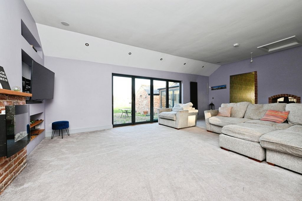 Property photo 3 of 18 Photo