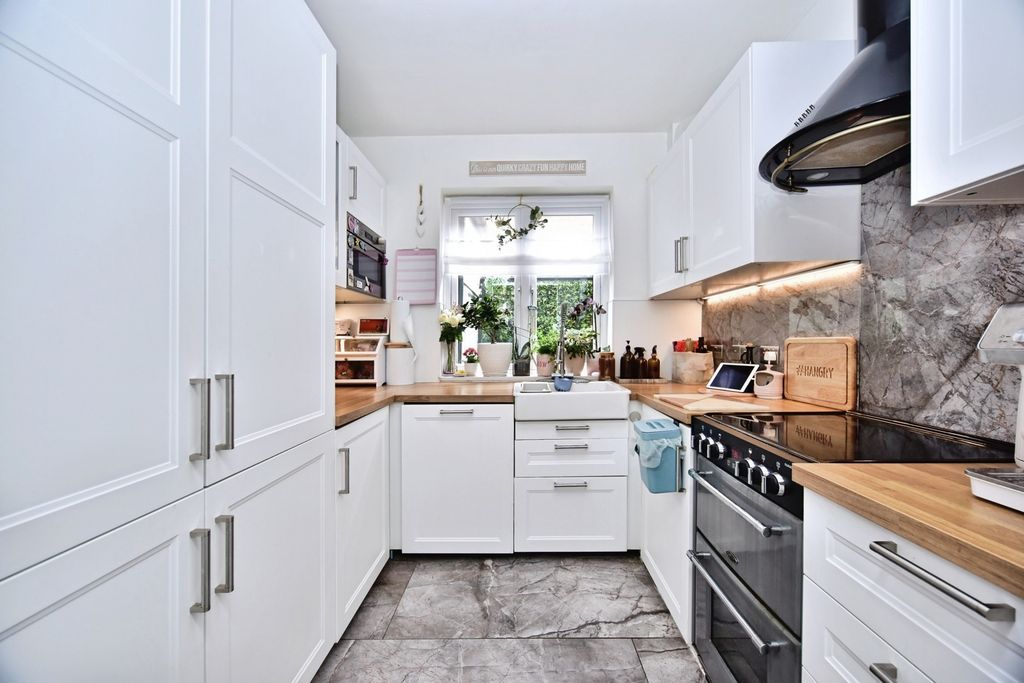 Property photo 3 of 17 Photo