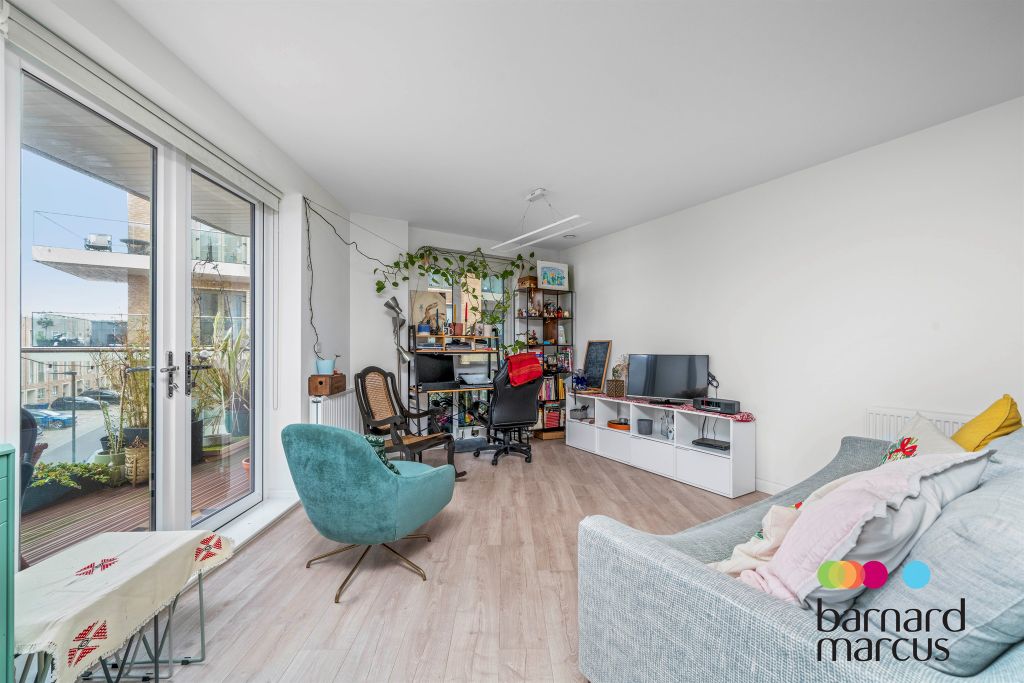 Property photo 1 of 17 Living Room