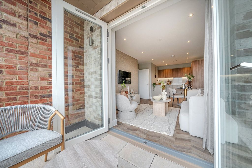Property photo 2 of 8 2 Bed Show Home