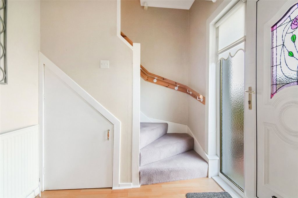 Property photo 3 of 22 Entrance Hall