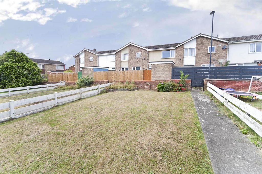 Property photo 2 of 17