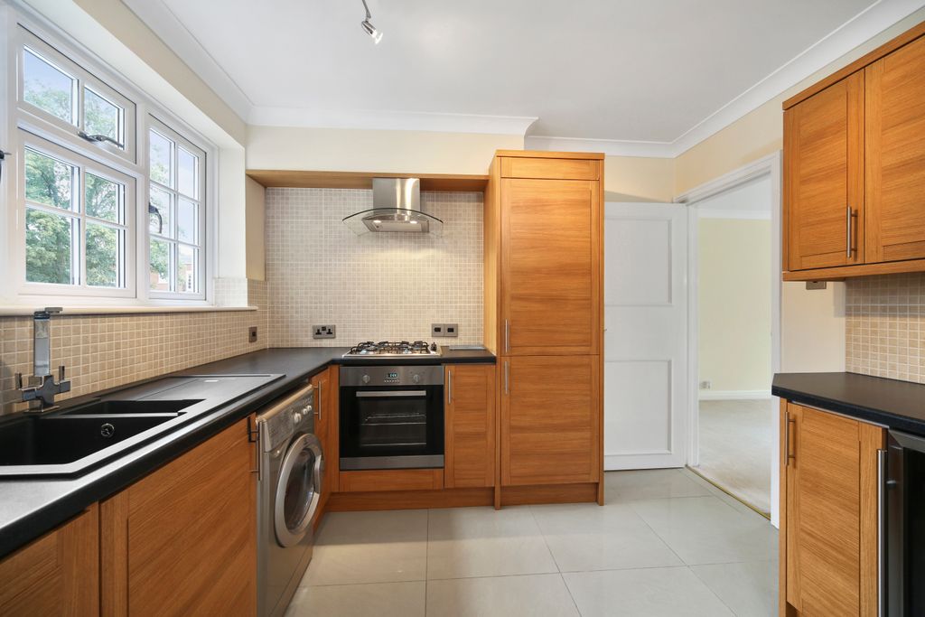 Property photo 2 of 16 Kitchen