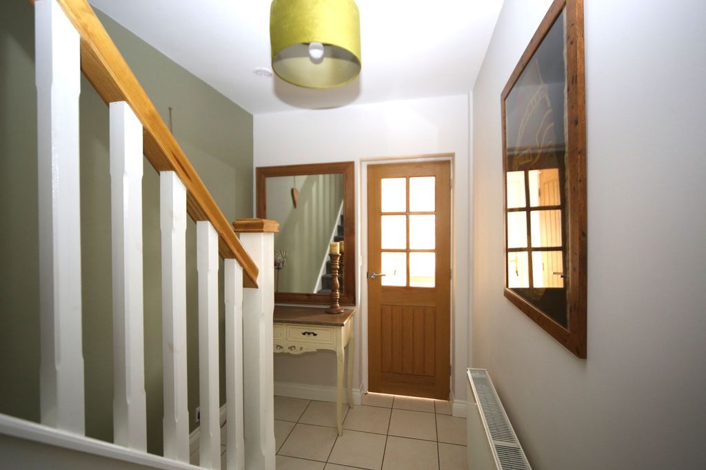 Property photo 2 of 25