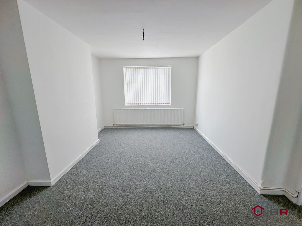 Property photo 3 of 26