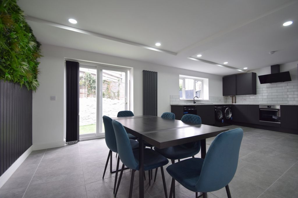 Property photo 3 of 18 Photo 1