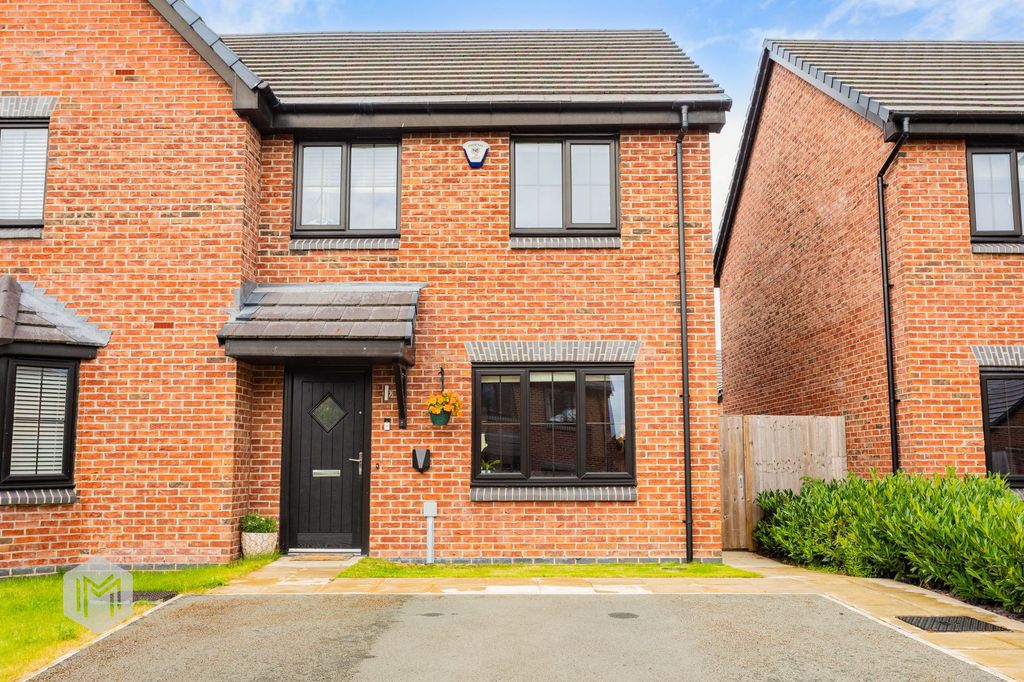 Property photo 1 of 32