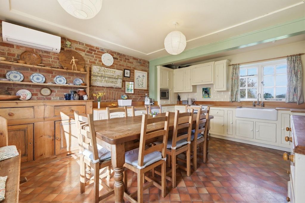 Property photo 2 of 24 Kitchen/Dining Room