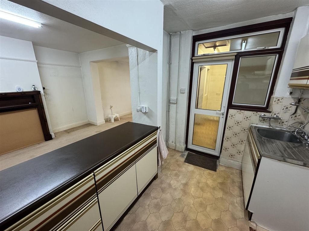 Property photo 3 of 33