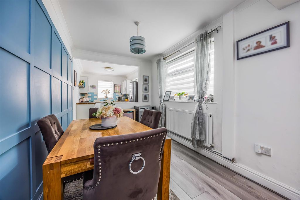 Property photo 3 of 18 104 Jervis Road, Portsmouth-Small-Porticomarketing