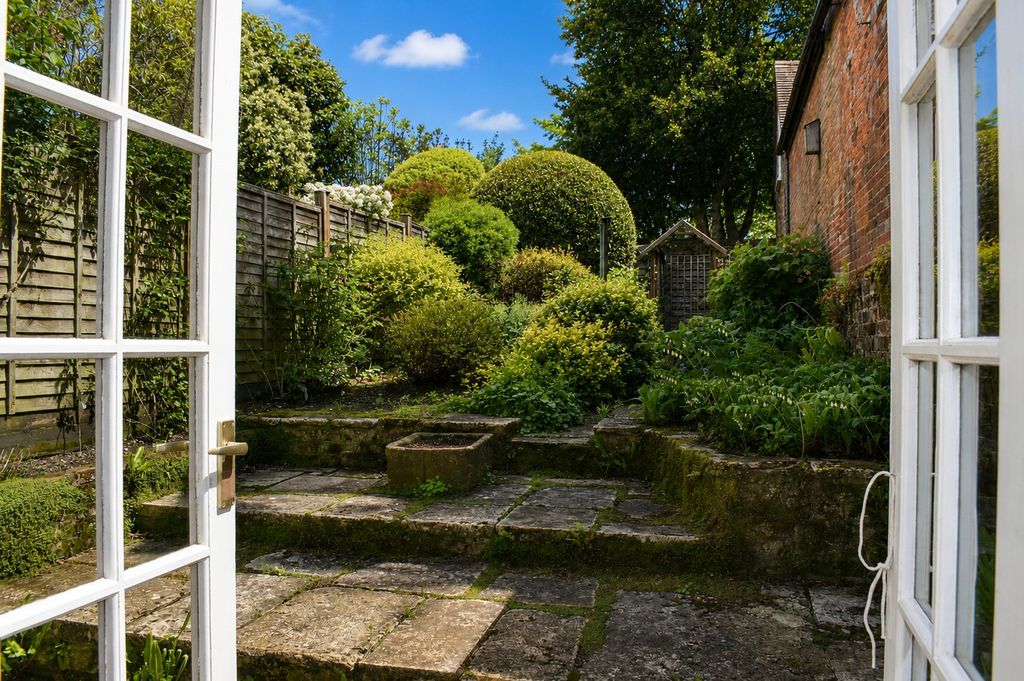 Property photo 3 of 11