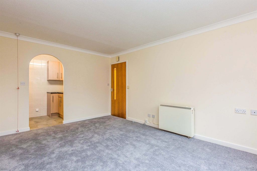 Property photo 2 of 18
