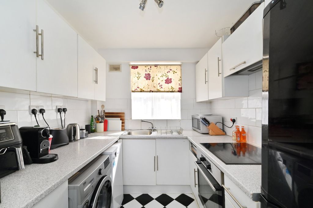 Property photo 3 of 8