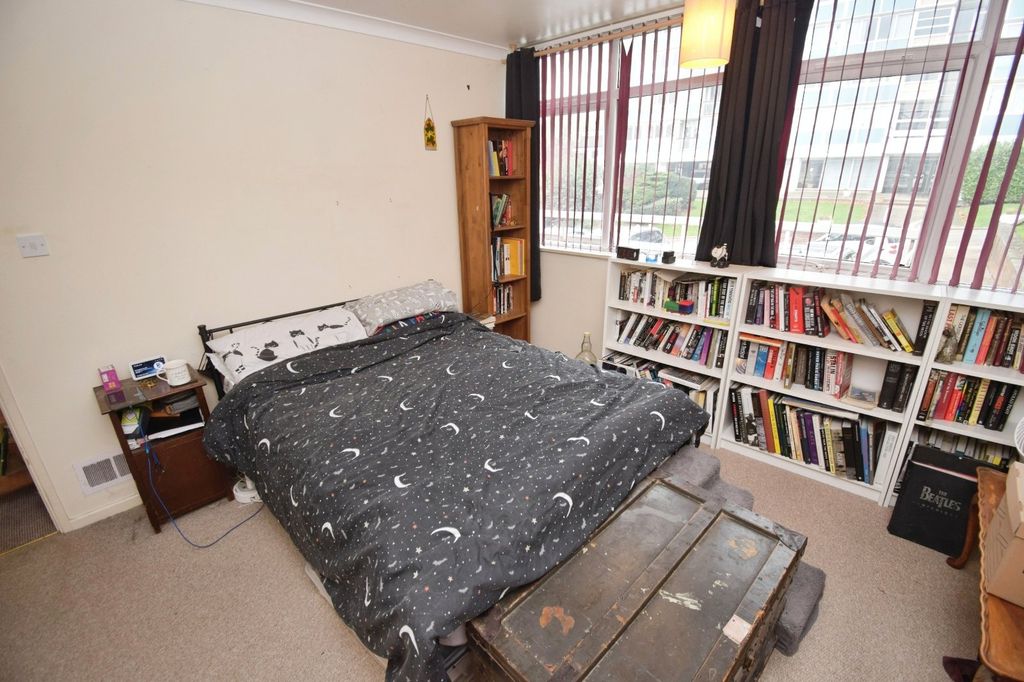 Property photo 3 of 17 Bedroom