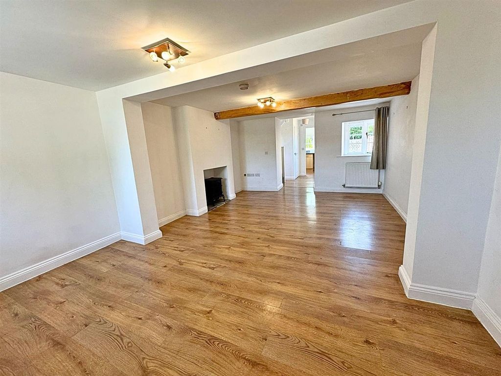 Property photo 3 of 15 Lounge