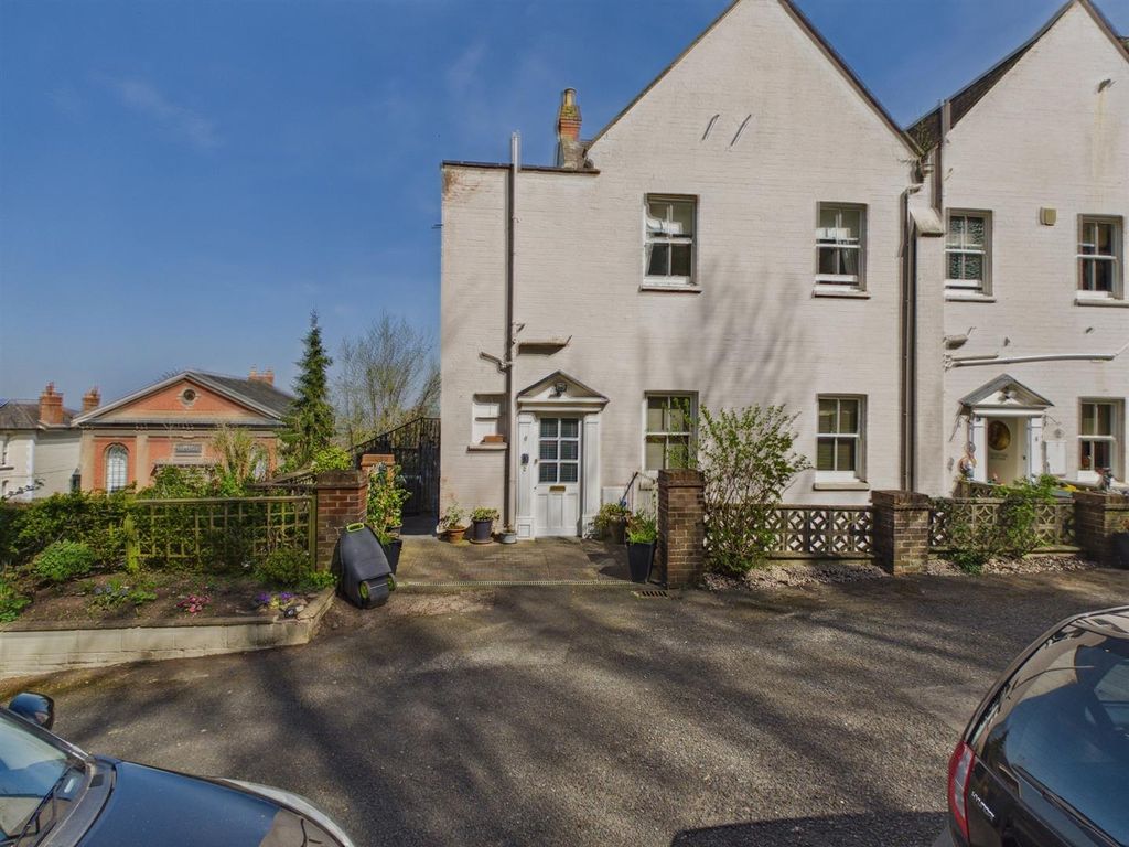 Property photo 1 of 28 Cam03972G0-Pr0327-Still027.Jpg