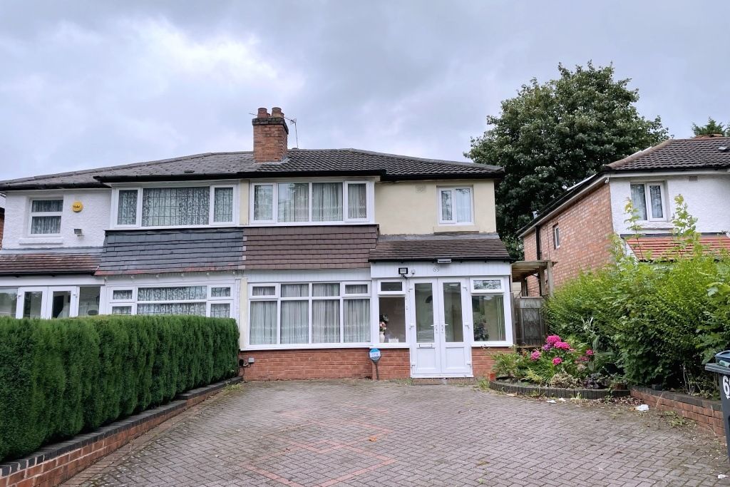 Property photo 1 of 12 Beautiful 3 Bedroom 2 Bathroom House To Let In Hall Green B28