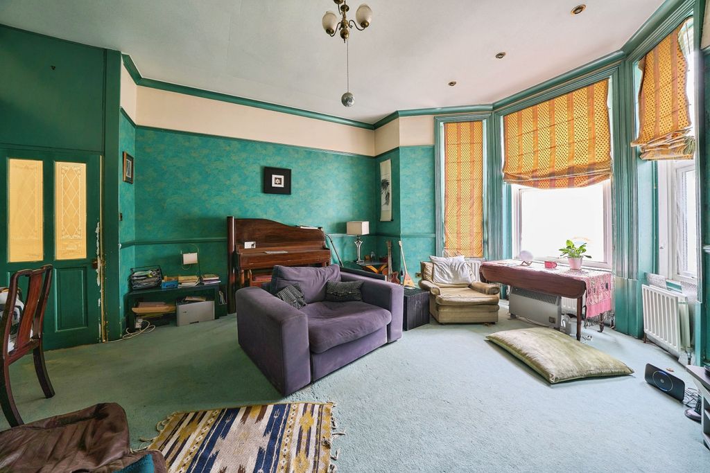 Property photo 3 of 19